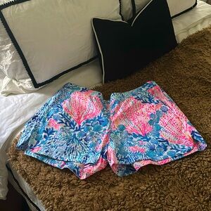 Lilly Pulitzer Ocean View Shorts - Size L